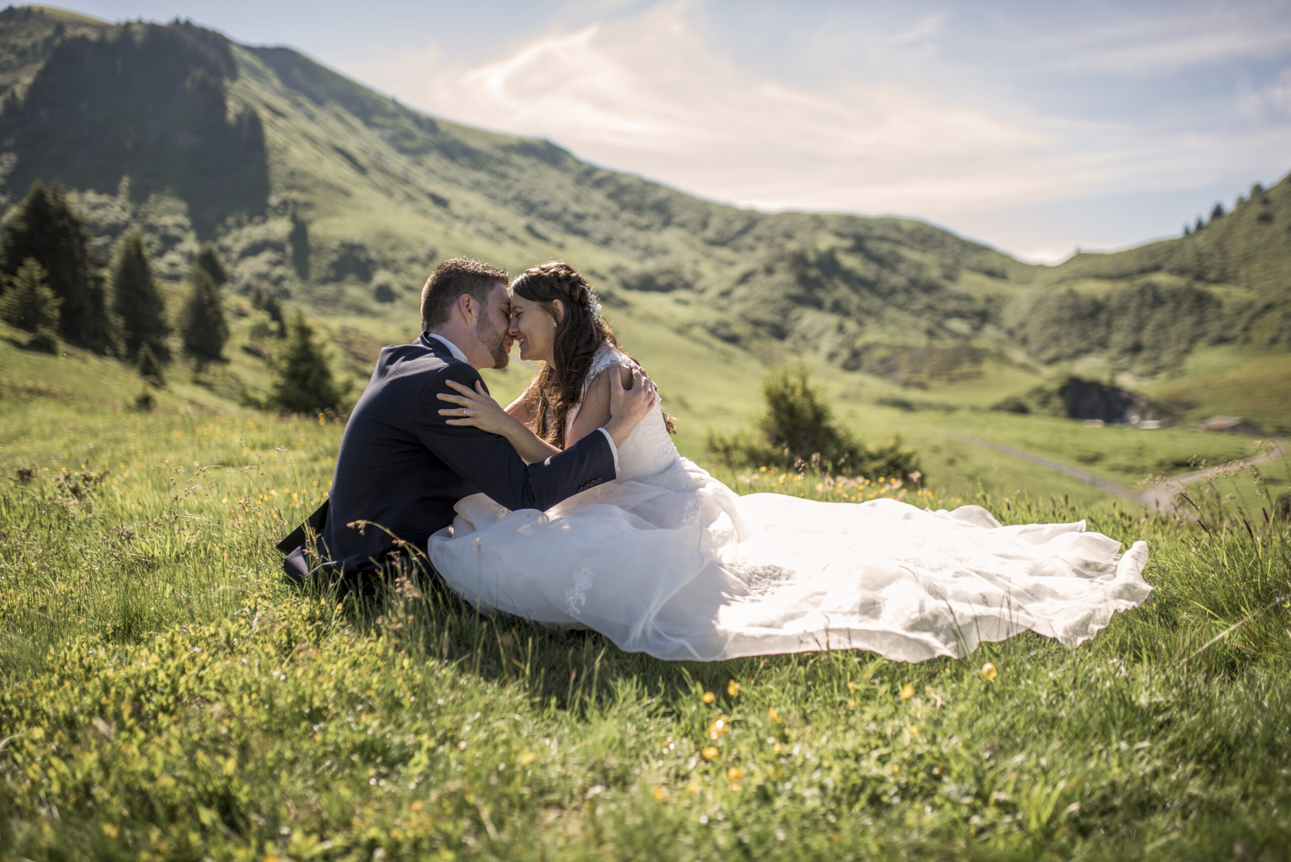 Photographe de mariage /coupleà la montagne en Haute Savoie