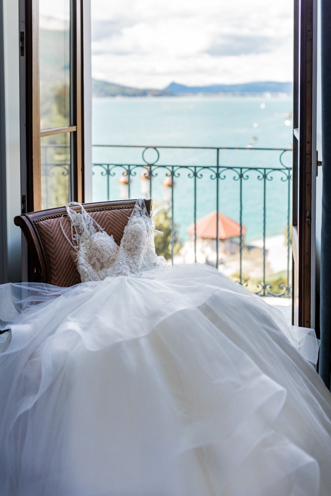 photographe mariage Annecy - robe palace de Menthon