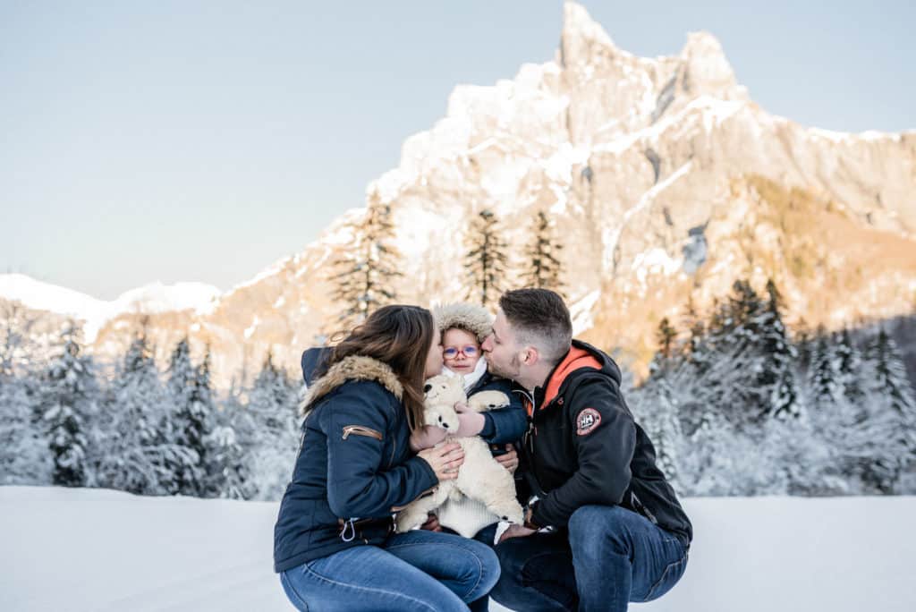 photo famille montagne neige haute savoie