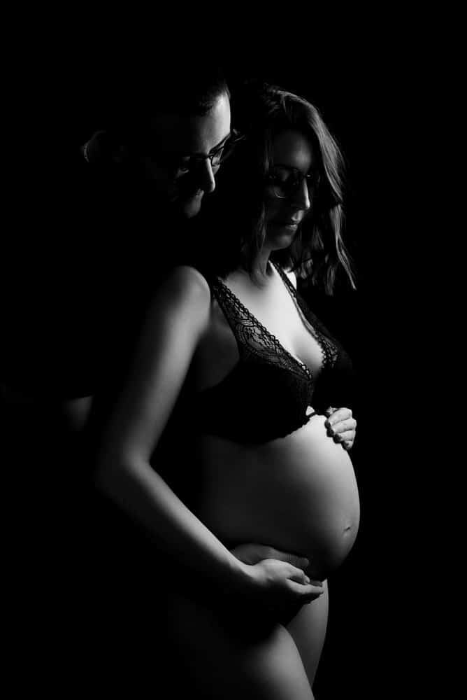 Photographe de grossesse en Haute-Savoie- moment complice