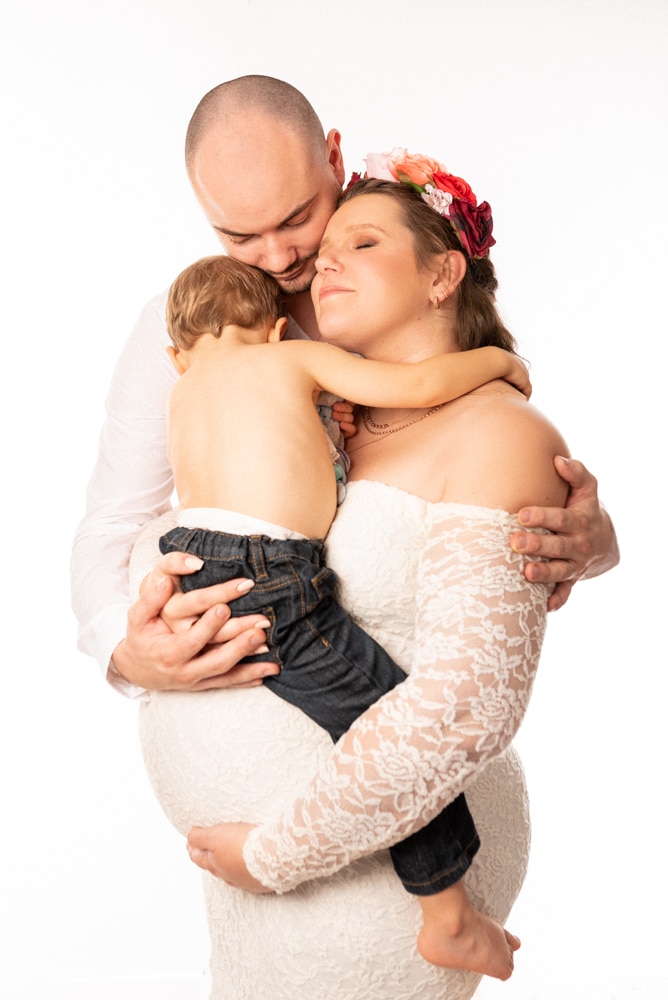 Photographe de grossesse à Sallanches et Haute-Savoie-moment complice avant arrivée de bébé