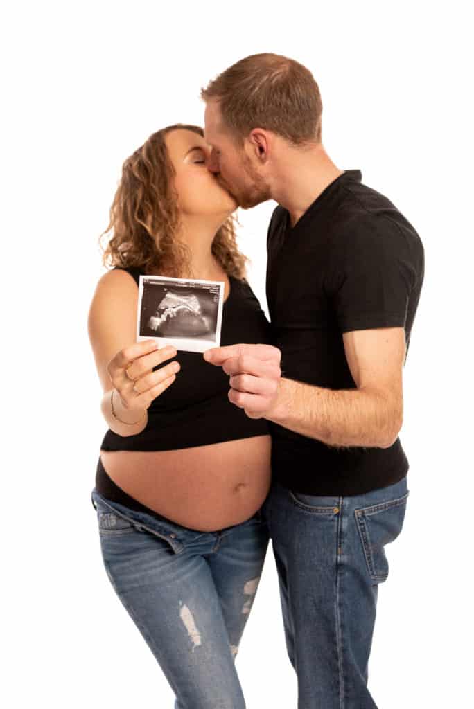 séance grossesse à La-Roche-sur-Foron et en Haute-Savoie - en attendant bébé