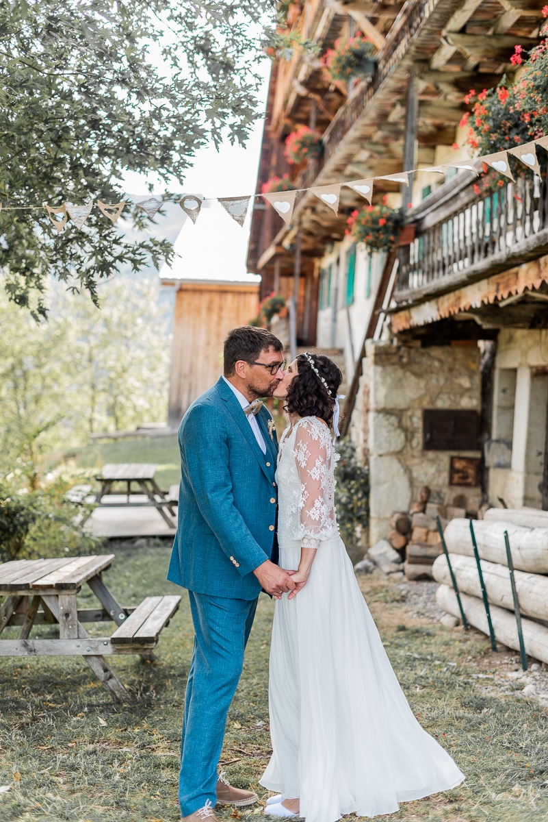 reportage mariage couple au gîte du passant en Haute-Savoie @Elise Morgand