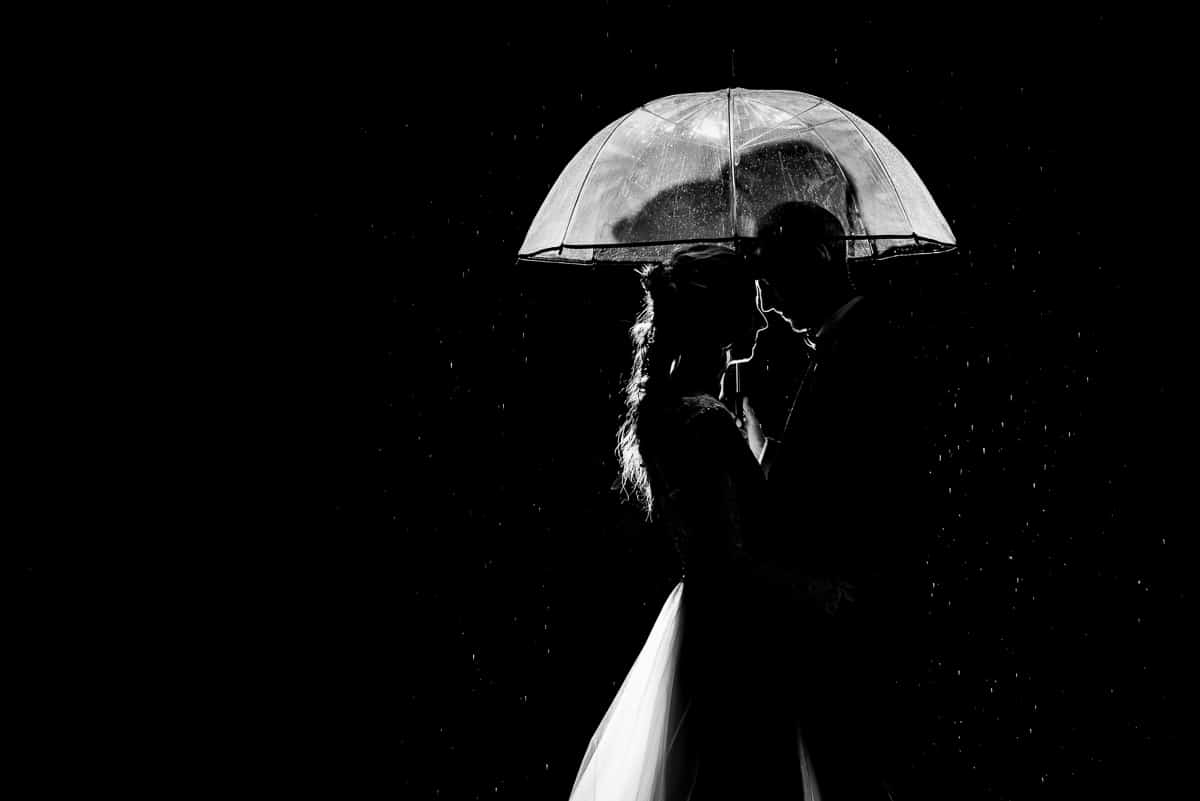 Photo de mariage Nocturne sous la pluie @Elise Morgand