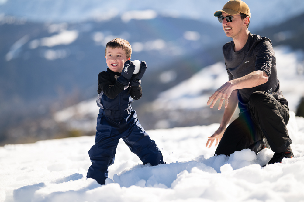 Séance photo famille dans la neige à Combloux face au Mont-Blanc – Haute-Savoie