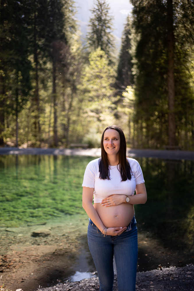 séance grossesse lac montagne haute savoie eau verte nature samoëns