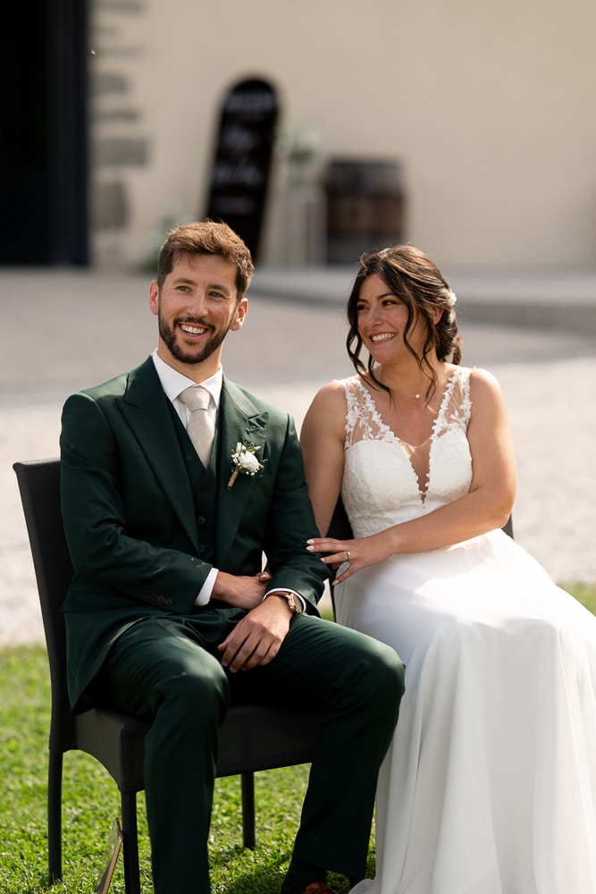 emotion-mariage-annecy-photographe Moment complice des mariés lors d’un mariage au Château de la Palud près d’Annecy en Haute-Savoie