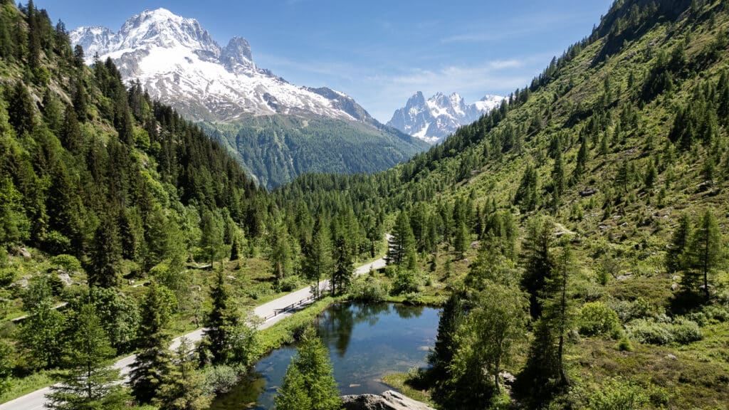 photographe-mariage-panorama-col-des-montets- Panorama du Col des Montets à Chamonix avec vue sur le massif du Mont-Blanc, un lieu emblématique pour les photos de mariage en Haute-Savoie.