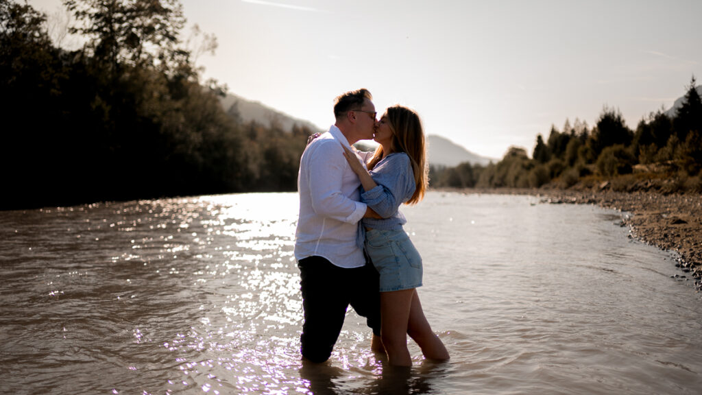 shooting-couple-morillon-montagne-2 Séance photo couple à Morillon en Haute-Savoie au bord du Giffre